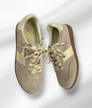 Lade das Bild in den Galerie-Viewer, OS1814 Beige OOG Leder Sneakers
